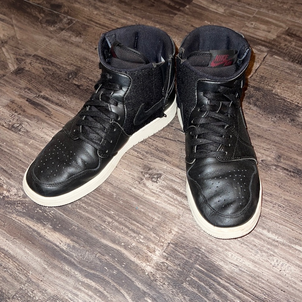 NIKE HIGH TOP SNEAKERS